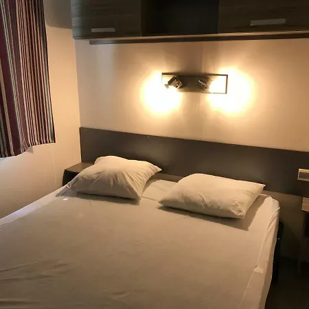 Mobilhome Dans Camping Les Sables D'Or Agde Exterior photo